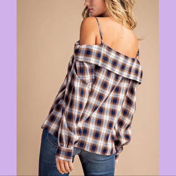 SOLD  🥳HP🥳 NWT Red Plaid Off the Shoulder Blouse - Picture 5 of 9